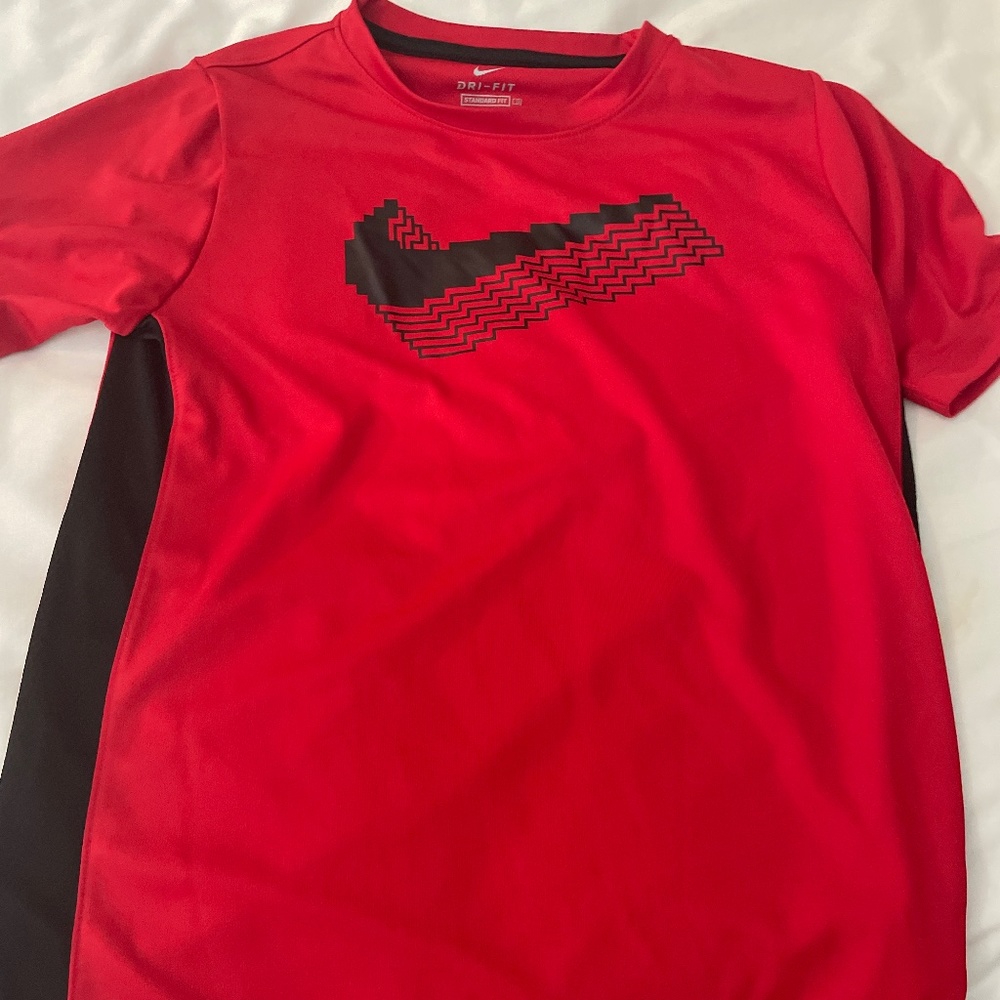 Kids Nike t-shirt